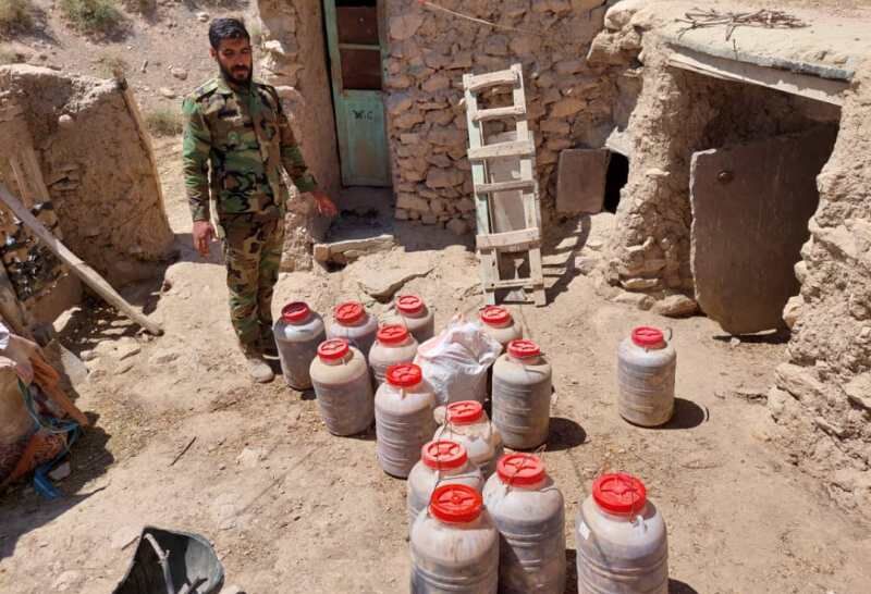 محموله غیر مجاز شیره گیاه باریجه در شهرستان تفرش کشف شد محموله غیر مجاز شیره گیاه باریجه در شهرستان تفرش کشف شد