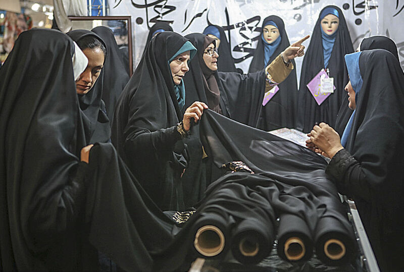 حمایت از تولید چادر مشکی قیمت آن را به یک چهارم کاهش میدهد