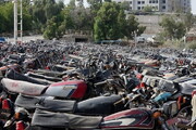 ۱۲۰۰ دستگاه موتور سیکلت توقیفی در حراج دادگستری هرمزگان فروش رفت