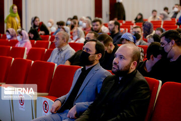 Le spectacle religieux et musical  "Porte-étendard" dans la salle de Vahdat