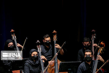 Le spectacle religieux et musical  "Porte-étendard" dans la salle de Vahdat