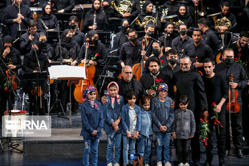 Le spectacle religieux et musical  "Porte-étendard" dans la salle de Vahdat