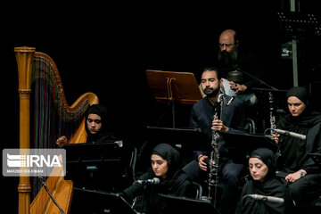 Le spectacle religieux et musical  "Porte-étendard" dans la salle de Vahdat