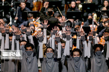 Le spectacle religieux et musical  "Porte-étendard" dans la salle de Vahdat