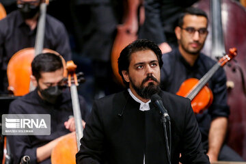 Le spectacle religieux et musical  "Porte-étendard" dans la salle de Vahdat