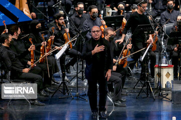 Le spectacle religieux et musical  "Porte-étendard" dans la salle de Vahdat