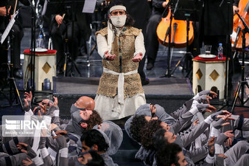 Le spectacle religieux et musical  "Porte-étendard" dans la salle de Vahdat