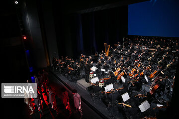 Le spectacle religieux et musical  "Porte-étendard" dans la salle de Vahdat