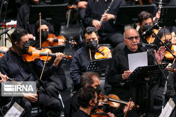 Le spectacle religieux et musical  "Porte-étendard" dans la salle de Vahdat