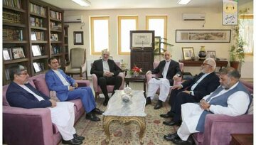 دیدار حامد کرزی با سفیر ایران در کابل