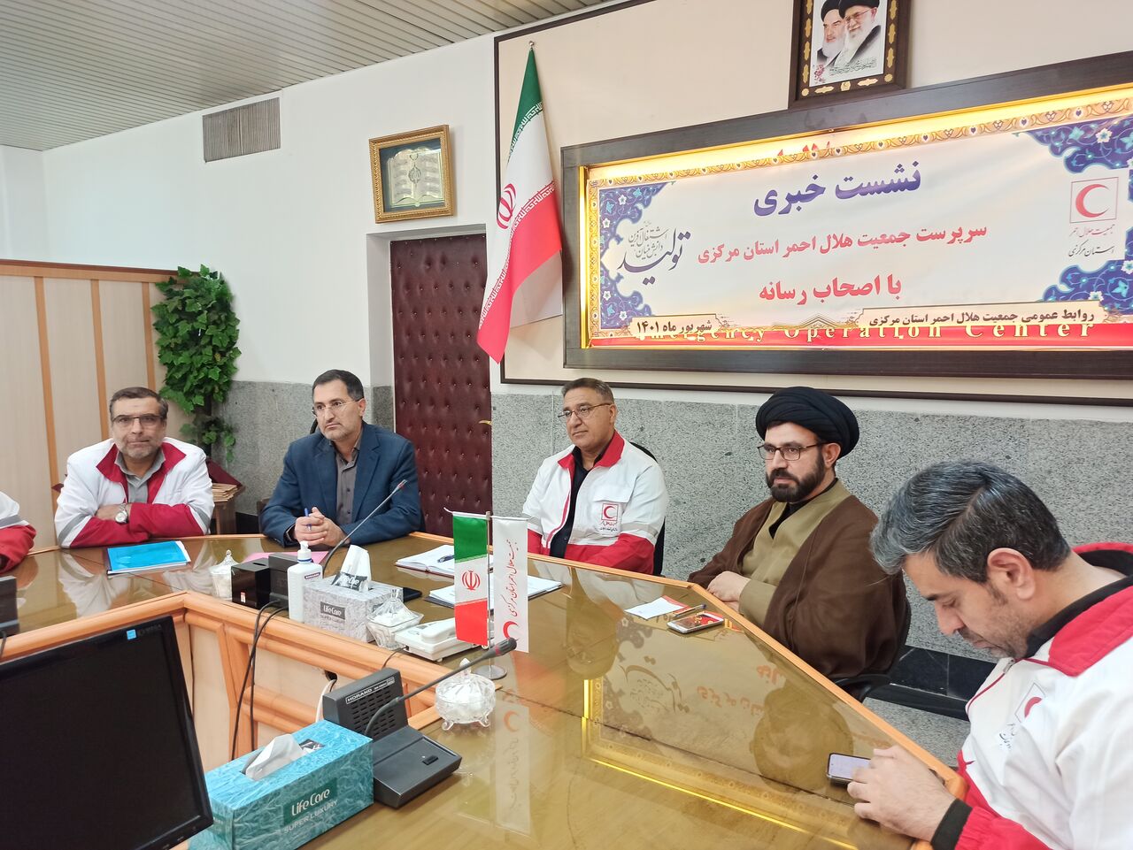 ۶۰ پزشک و پرستار جمعیت هلال احمر استان مرکزی به عراق اعزام شدند ۶۰ پزشک و پرستار جمعیت هلال احمر استان مرکزی به عراق اعزام شدند