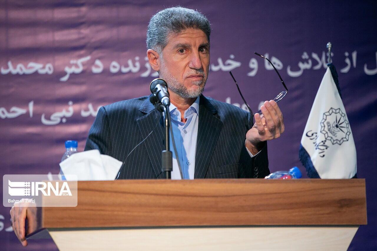 استانداران به اهمیت علم در ارتقای وضعیت استانها باور داشته باشند