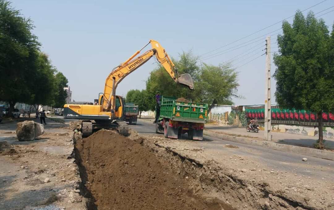 طرح احداث کانال دفع آبهای سطحی شهر میناب آغاز شد