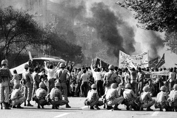 نویسنده قیام گوهرشاد: بچه‌های یک یتیم‌خانه را به زندان قصر آوردند