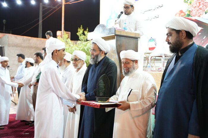 حافظان قرآن کریم شهر رمکان جزیره قشم تجلیل شدند