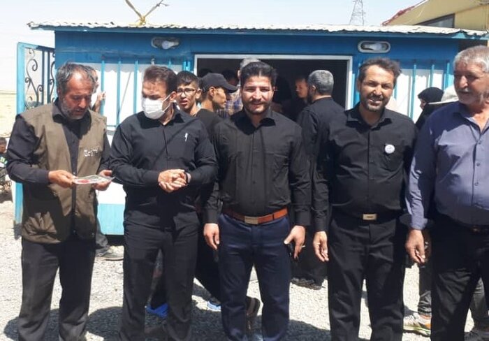 اهالی روستای امزاجرد همدان روزانه به ۴۰ هزار زائر اربعین خدمت رسانی میکنند