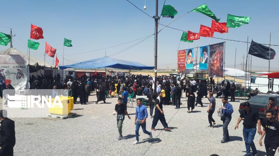 اهالی روستای امزاجرد همدان روزانه به ۴۰ هزار زائر اربعین خدمت رسانی می‌کنند