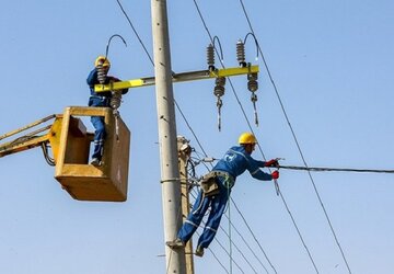 اجرای مانور تبدیل ۱۴ هزار متر شبکه مسی به کابل خودنگهدار در حاجی‌آباد هرمزگان