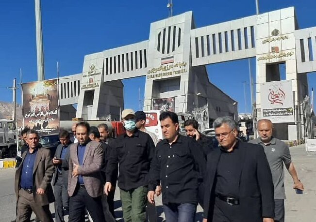 استاندار آذربایجانشرقی و شهردار تبریز پای صحبت زائران حسینی در مرز تمرچین نشستند