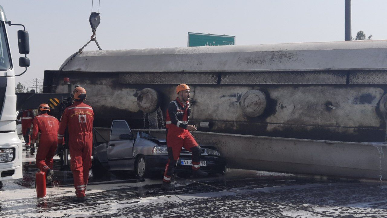 واژگونی تریلر حامل سوخت در محور مشهد- گلبهار یک کشته برجای گذاشت