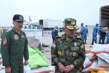 قرارگاه منطقه‌ای شمال شرق ارتش ۲۶۰ تن مواد غذایی و آب معدنی به عراق ارسال کرد