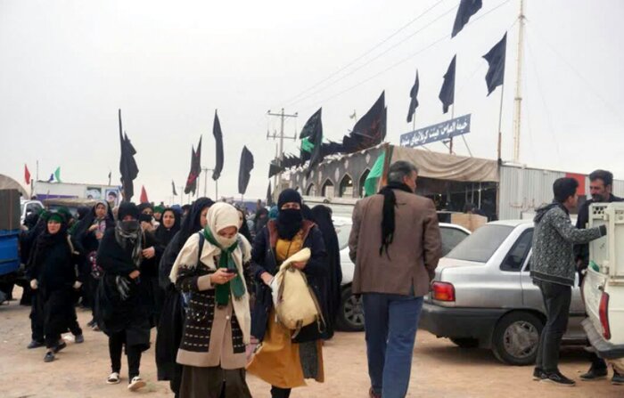 مرهمی بر زخم پاهای پیاده/ آمادگی خادمان سلامت برای خدمت به زائران امام مهربانیها