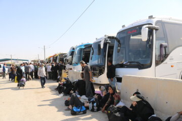 یک هزار دستگاه اتوبوس سپاه در مهران زائران اربعین را جابجا می کنند 