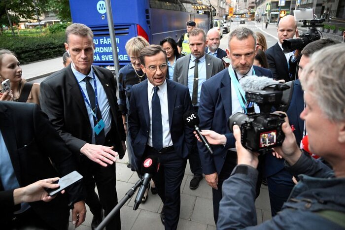 از ورود ۳ میلیون زائر به عراق تا دستگیری ۲ معترض به نظام سلطنتی انگلیس