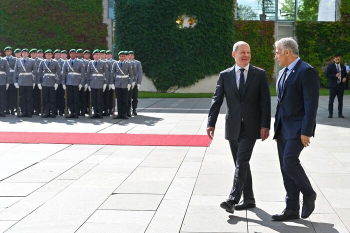 از ورود ۳ میلیون زائر به عراق تا دستگیری ۲ معترض به نظام سلطنتی انگلیس