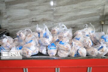خیران کرمان سه تن گوشت مرغ بین بیماران سرطانی نیازمند توزیع کردند