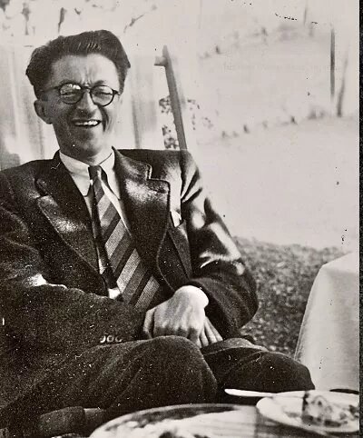 چارلی چاپلین از چه واهمه داشت؟/ در محیطی جادویی بزرگ شدم / از اجنه میترسیدیم 6