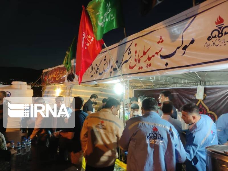 موکب های پالایشگاه گاز ایلام روزانه هفت هزار وعده غذا بین زائران توزیع می کند  موکب های پالایشگاه گاز ایلام روزانه هفت هزار وعده غذا بین زائران توزیع می کند