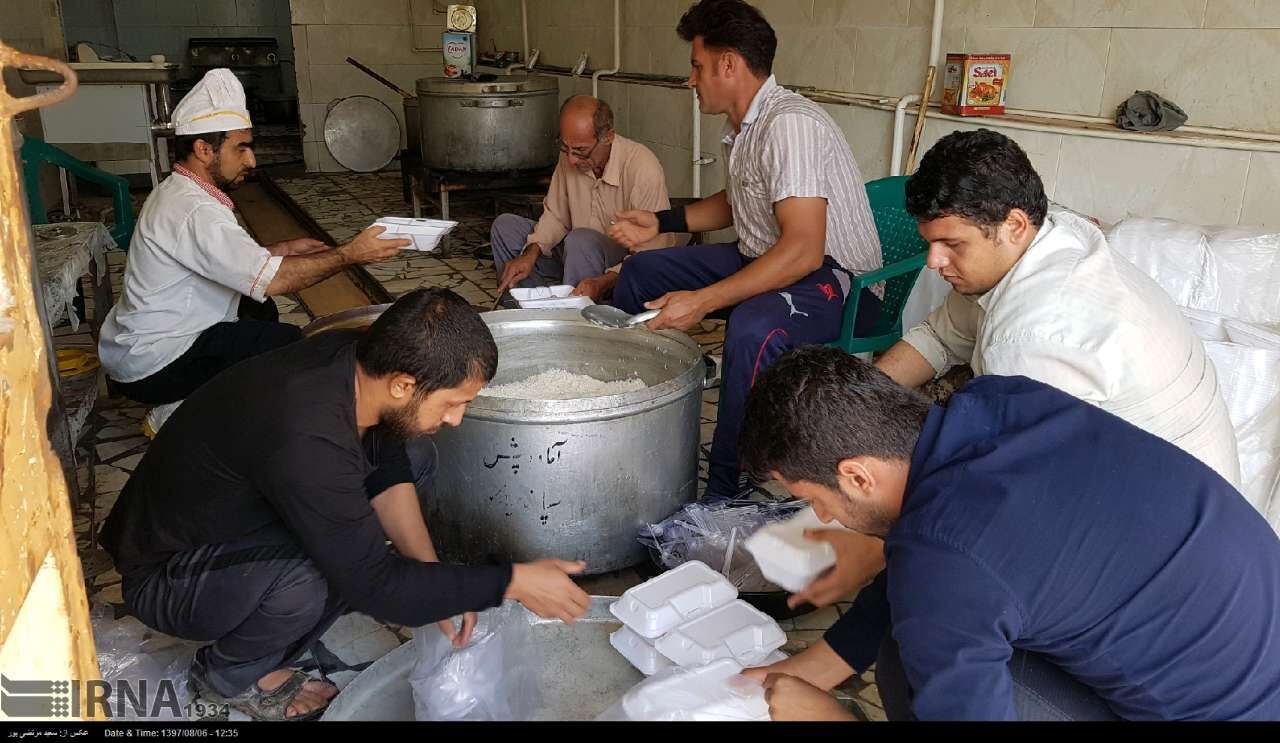 شور عاشقان حسینی در خدمت به زائران اربعین در کهگیلویه و بویراحمد شور عاشقان حسینی در خدمت به زائران اربعین در کهگیلویه و بویراحمد