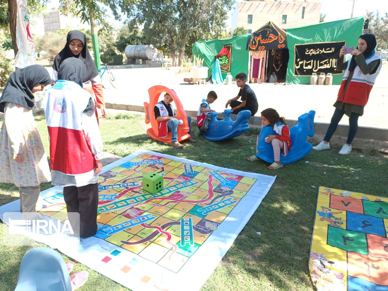 ارائه خدمات بشردوستانه به مسافران نوروزی در ورودی چهار شهرستان همدان