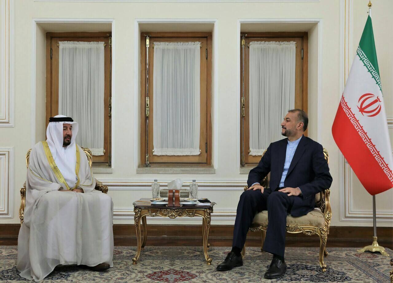 El ministro de Exteriores iraní se reúne con el embajador de los Emiratos Árabes Unidos en Teherán