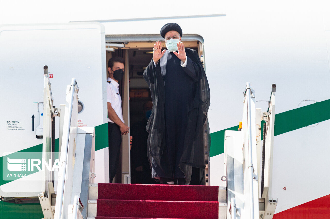 President Raisi leaves for Samarkand to partake in SCO summit