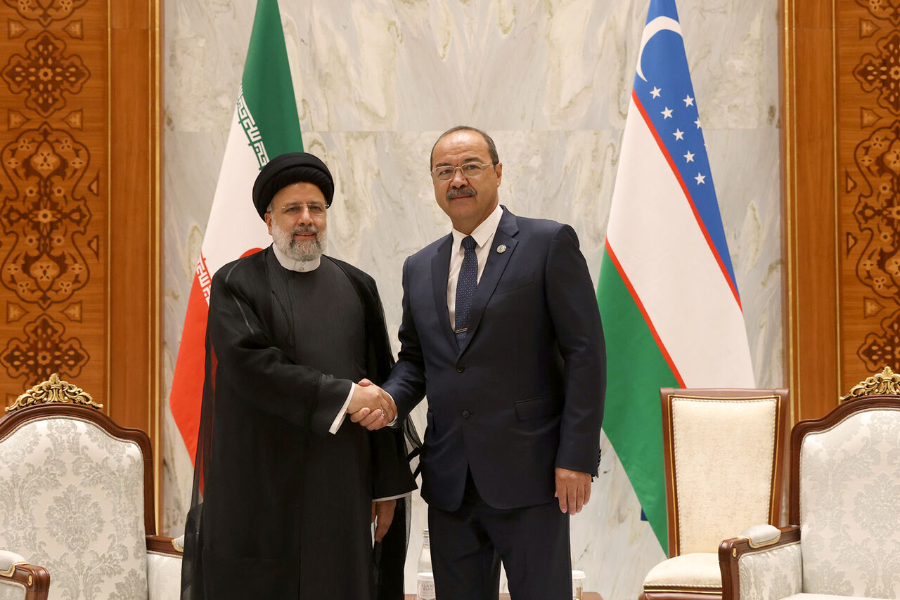 Президент Узбекистана официально приветствовал иранского Президента