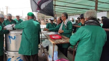 مواکب حسینی خوزستان در مسیر بازگشت زائران اربعین مستقر هستند