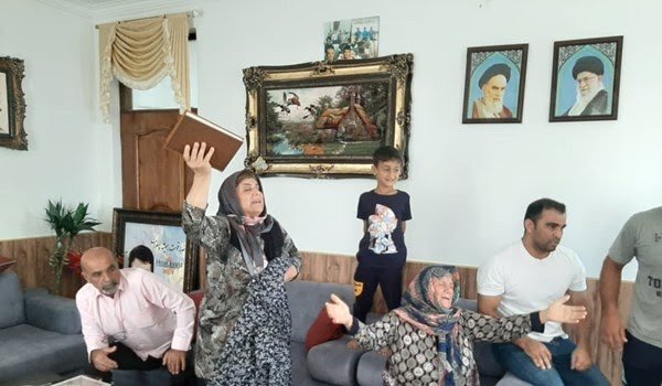 والدین ملی‌پوشان کشتی در گفت و گو با ایرنا: مردم برای موفقیت فرزندان ایران دعا کنند