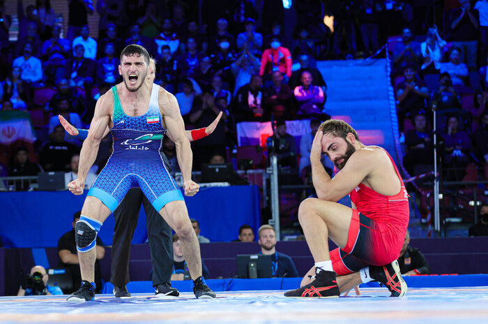 والدین ملیپوشان کشتی در گفت و گو با ایرنا: مردم برای موفقیت فرزندان ایران دعا کنند