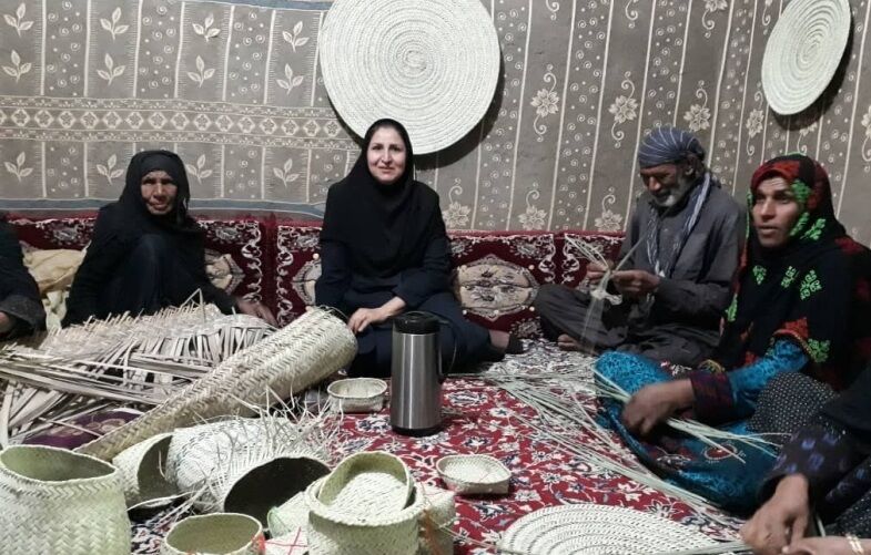 پرداخت ۷۶ میلیارد ریال تسهیلات به هنرمندان صنایع دستی کرمان تصویب شد پرداخت ۷۶ میلیارد ریال تسهیلات به هنرمندان صنایع دستی کرمان تصویب شد