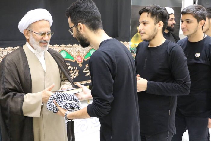 شهدا در گفتار و عمل پیروی از اهل بیت (ع) را نشان دادند 3