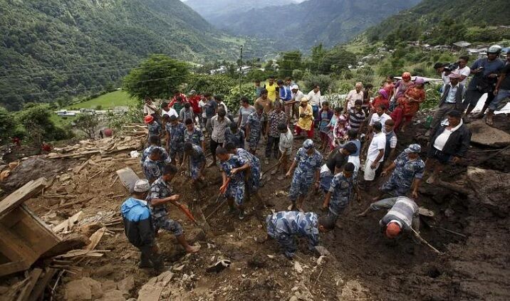سیل و رانش زمین ۱۷ نفر را در نپال به کام مرگ کشاند