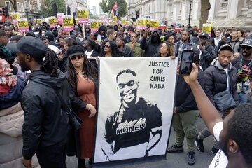 Des manifestations ont eu lieu à travers le Royaume-Uni contre le meurtre de l'homme noir non armé Chris Kaba