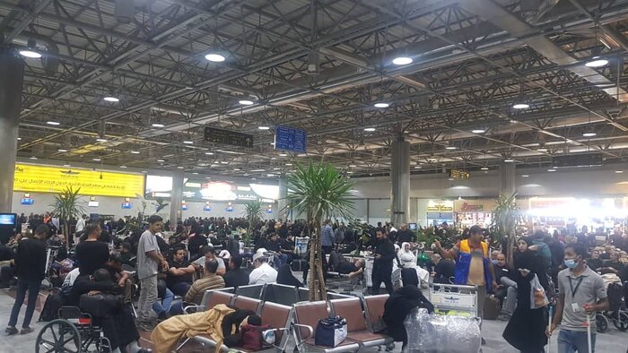 سرگردانی مسافران هواپیمایی معراج در فرودگاه نجف / پروازی که یک روز تاخیر دارد + عکس و فیلم 4