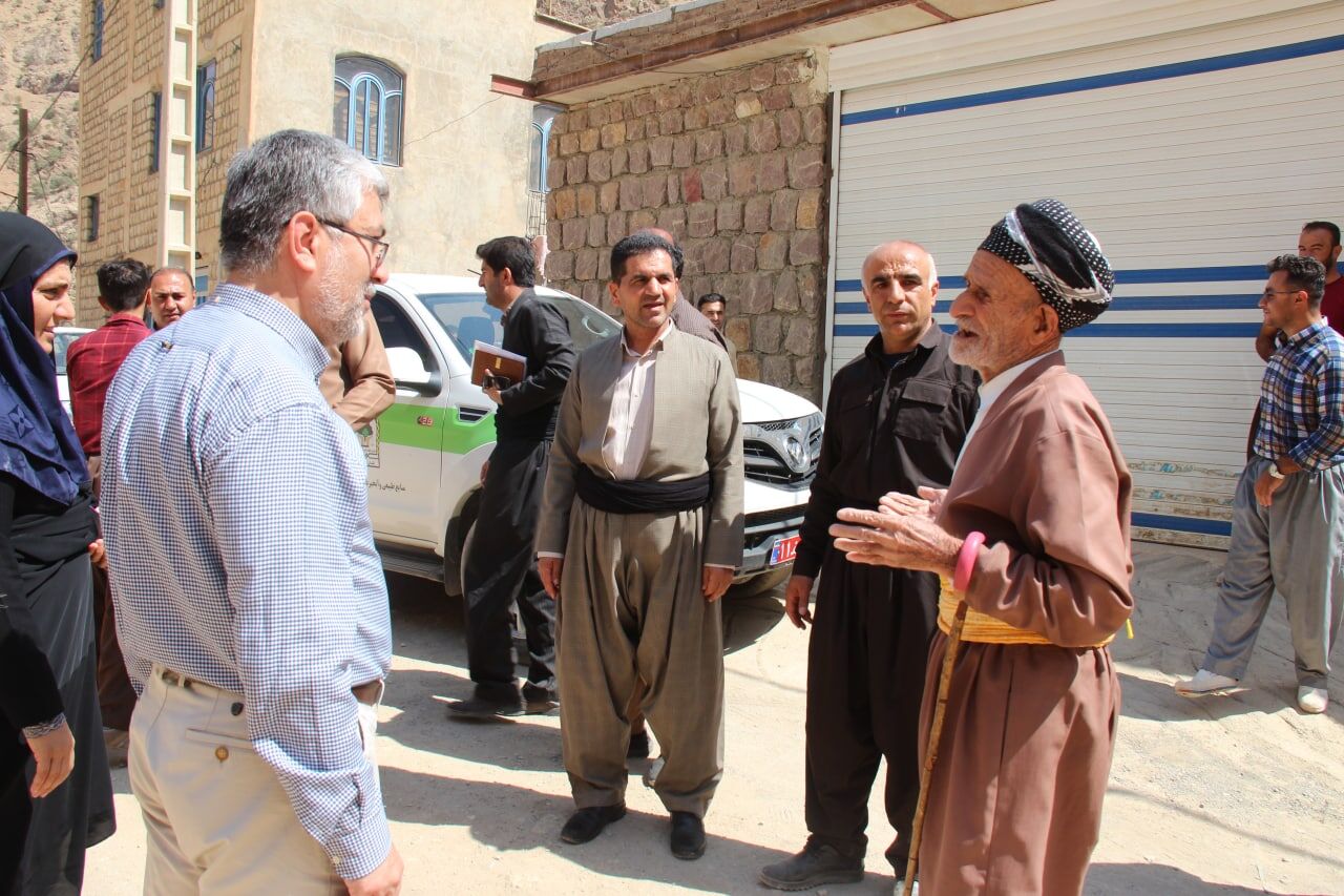 فرماندار سرواباد: راه های روستایی از مشکلات مهم شهرستان است