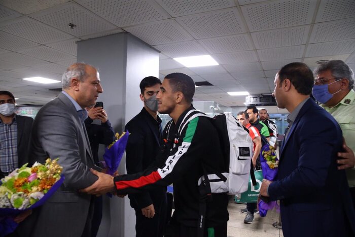 استقبال دبیرکل کمیته ملی از افتخار آفرینان کشتی آزاد ایران