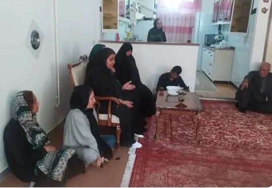 نماینده ولی فقیه در کردستان همراه با خانواده به دیدار خانواده مهسا امینی رفت