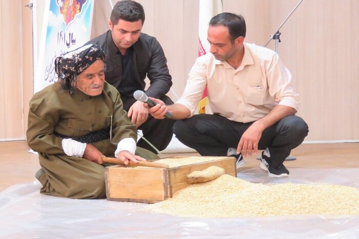 فرماندار مهاباد: مطالبات گندمکاران به موقع پرداخت شود