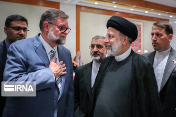 En images ; la rencontre du président iranien avec les dirigeants des religions divines